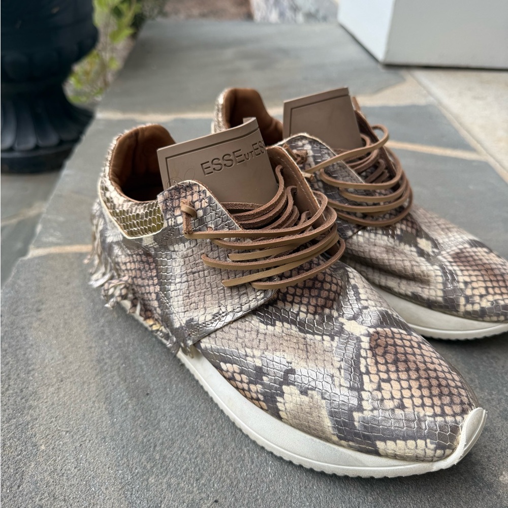 Women’s  Snakeskin Pattern Sneakers - Brown